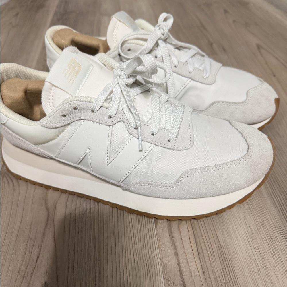 Womens New Balance 237- Size 11.5 like new